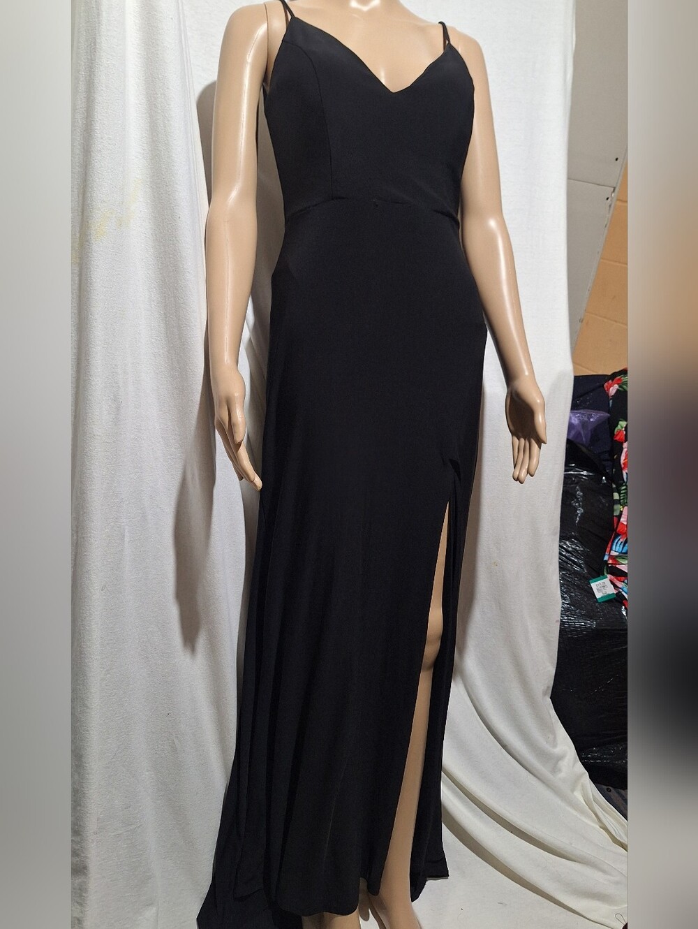 Elegant Black Spaghetti-Strap Evening Dress